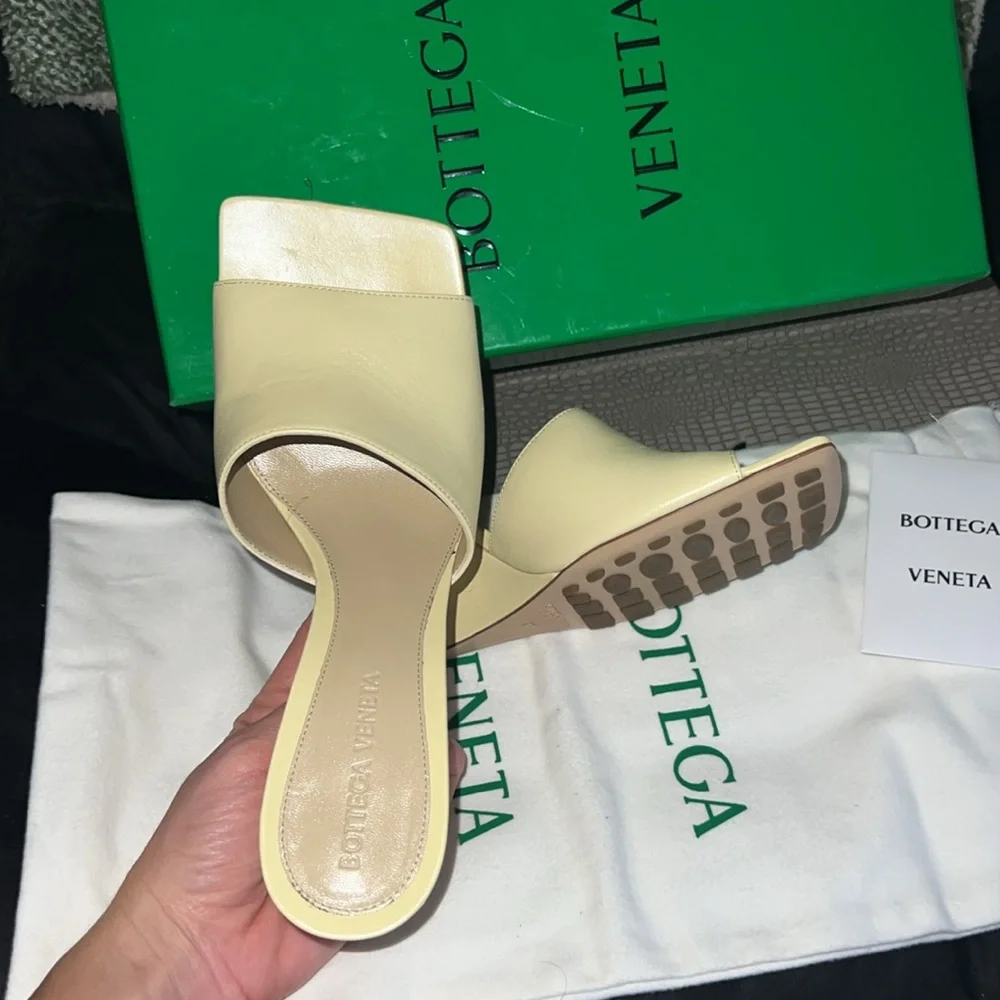 BOTTEGA VENETA MULES/ SHOES NWT ! - Picture 2 of 4